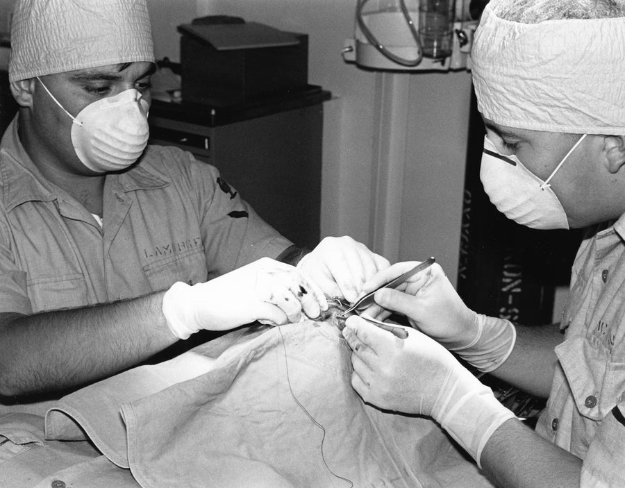 Karl Storz vs. Stryker vs. Arthrex: ¿cuál marca de artroscopía elegir para tu quirófano?